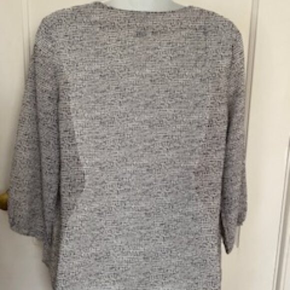 H&M Women's V-Neck Black and White Polyester Blouse, Size 4 - Picture 7 of 7